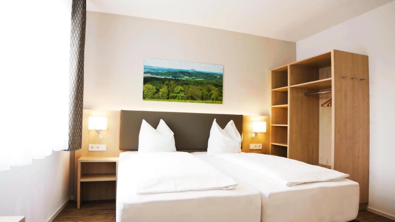 Hotel-Restaurant Und Gaestehaus Loewen Süßen Dış mekan fotoğraf