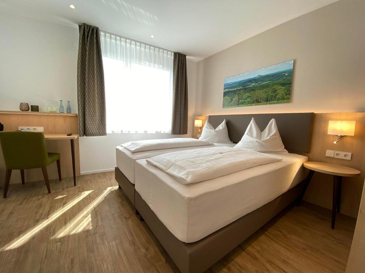 Hotel-Restaurant Und Gaestehaus Loewen Süßen Dış mekan fotoğraf