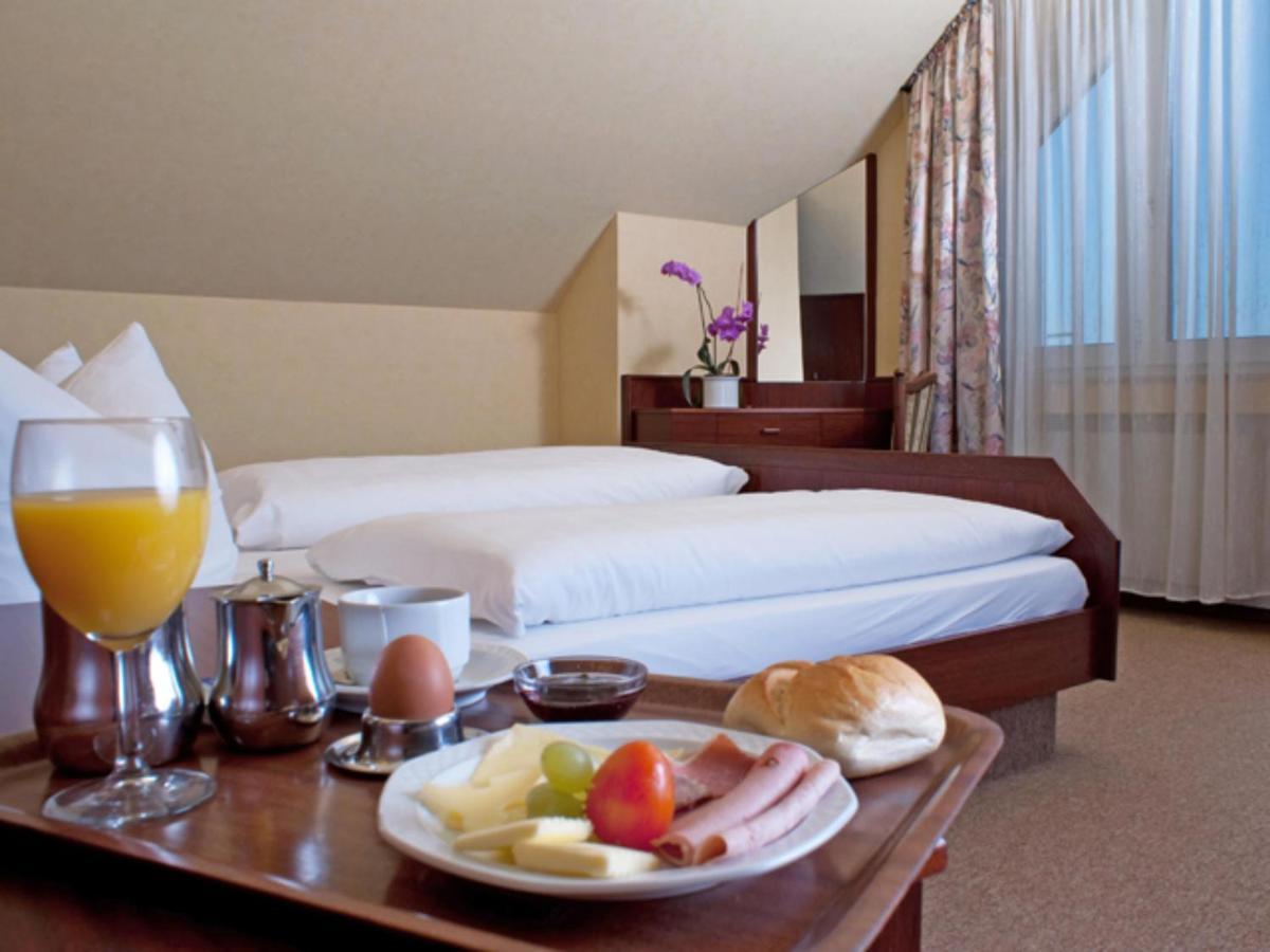 Hotel-Restaurant Und Gaestehaus Loewen Süßen Dış mekan fotoğraf