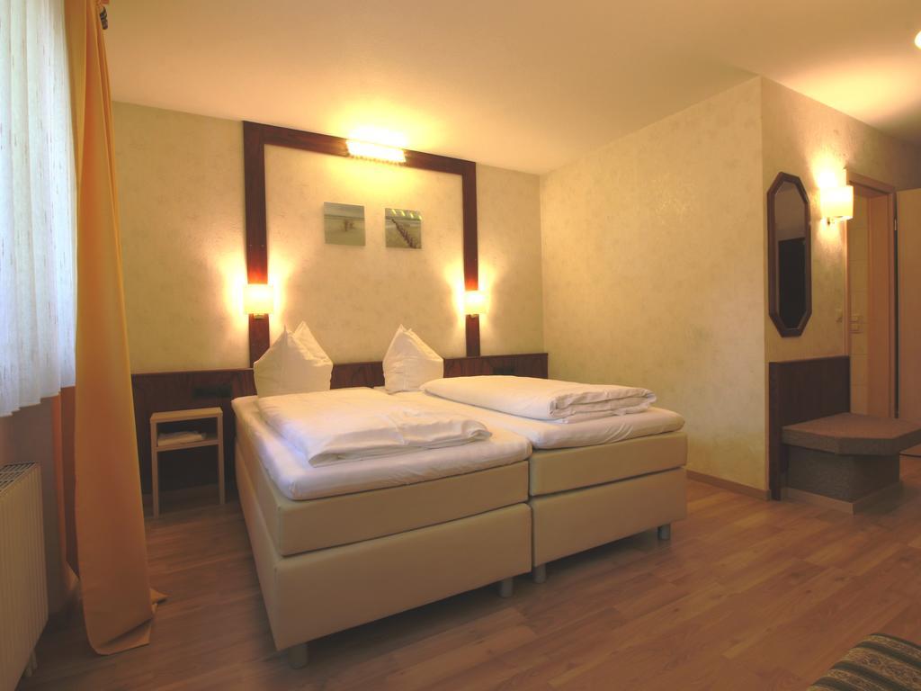 Hotel-Restaurant Und Gaestehaus Loewen Süßen Dış mekan fotoğraf
