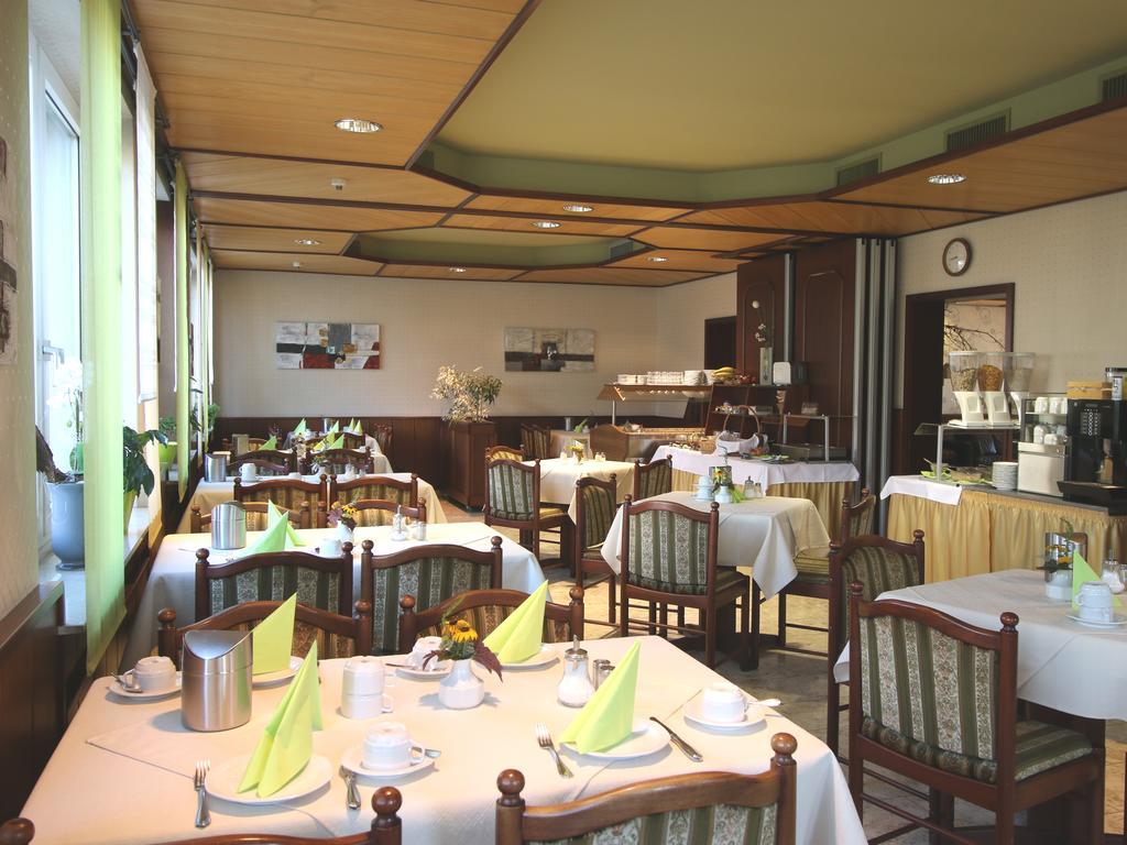 Hotel-Restaurant Und Gaestehaus Loewen Süßen Dış mekan fotoğraf