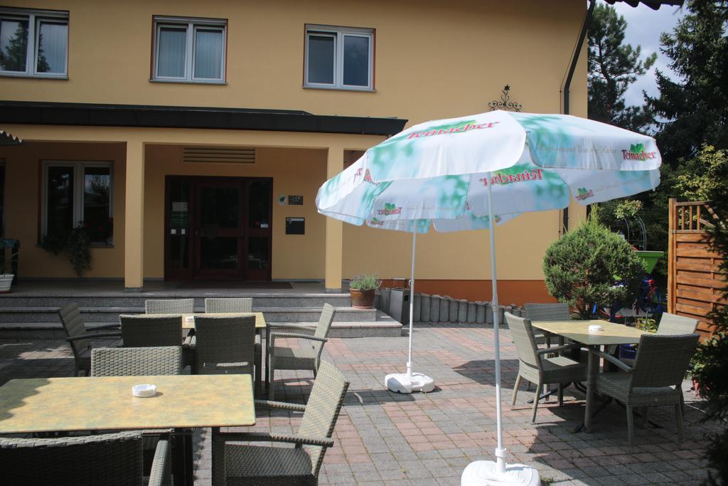 Hotel-Restaurant Und Gaestehaus Loewen Süßen Dış mekan fotoğraf