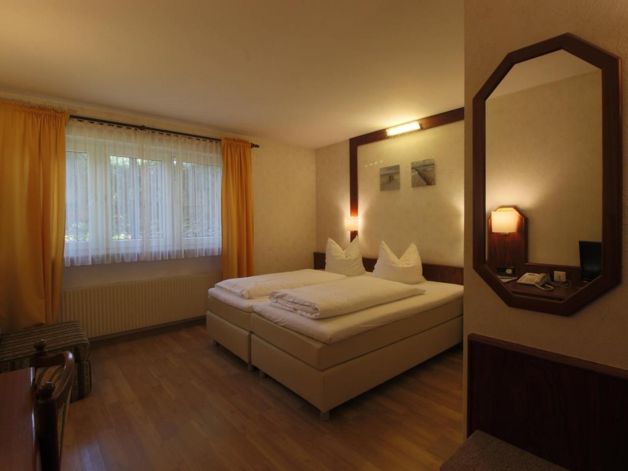 Hotel-Restaurant Und Gaestehaus Loewen Süßen Dış mekan fotoğraf