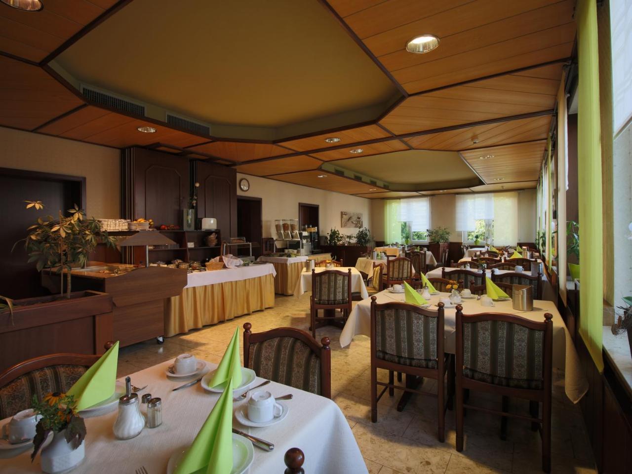 Hotel-Restaurant Und Gaestehaus Loewen Süßen Dış mekan fotoğraf
