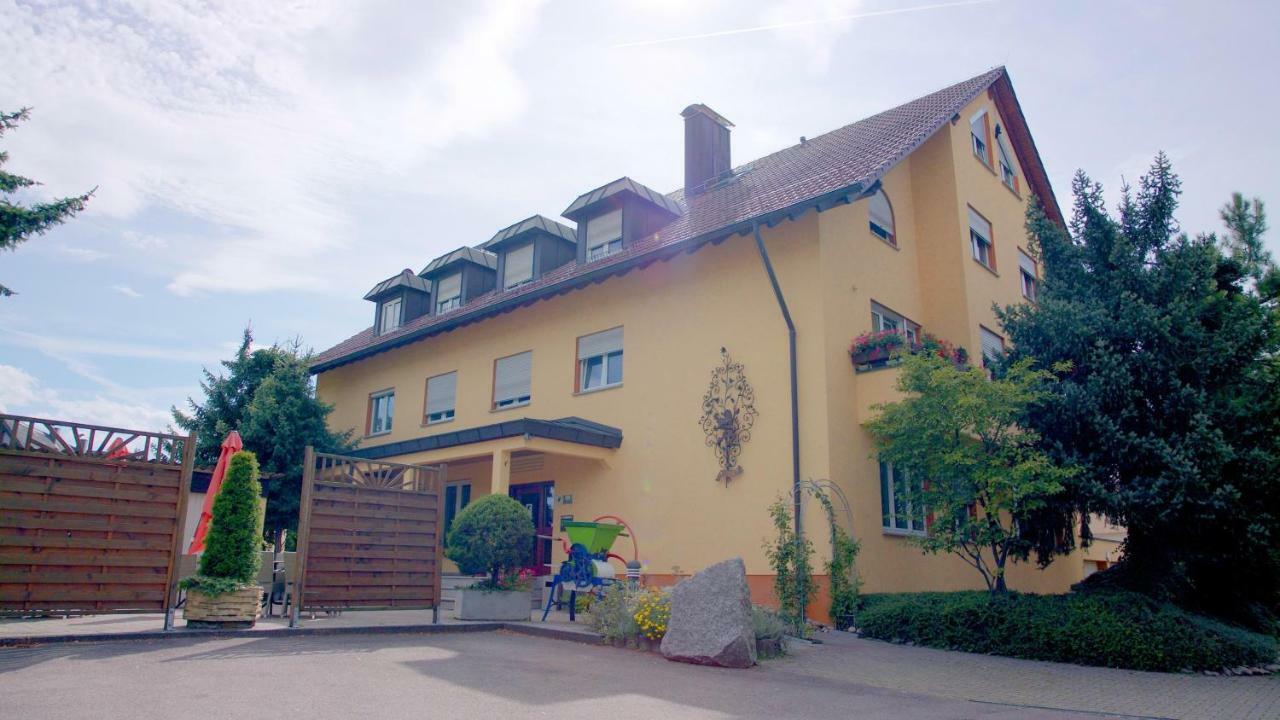 Hotel-Restaurant Und Gaestehaus Loewen Süßen Dış mekan fotoğraf